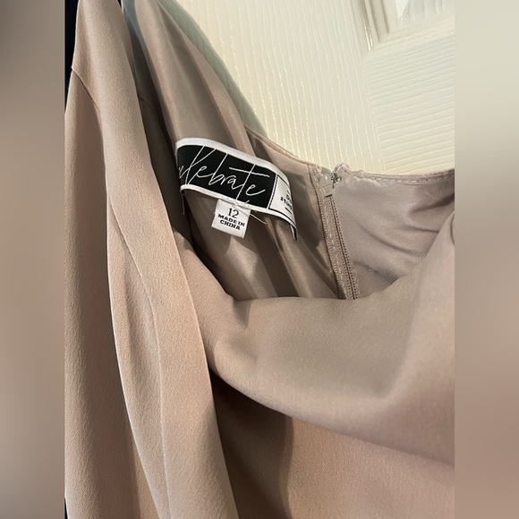 Formal dress - Picture 2 of 3